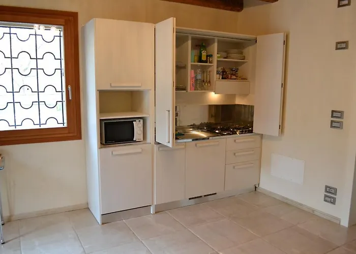 Casale La Rocchetta Bed & Breakfast 4*