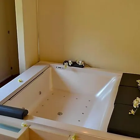 Casale La Rocchetta 4* 洛尼戈