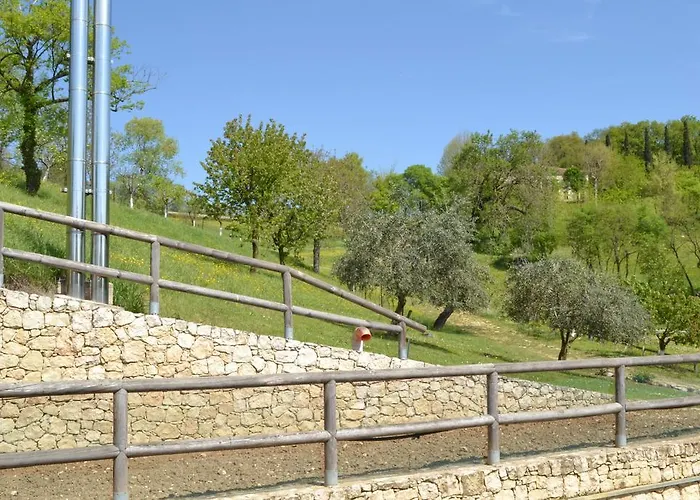 Casale La Rocchetta Bed & Breakfast 4*